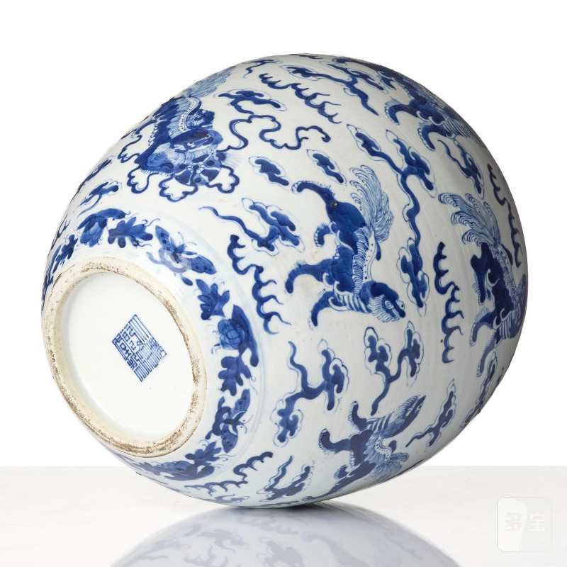 A blue and white 'buddhist' lion jar, - 图6